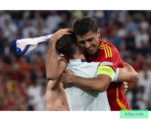 加维与佩德里并肩训练磨砺成长见证新一代中场逐步变强崛起的未来篇章